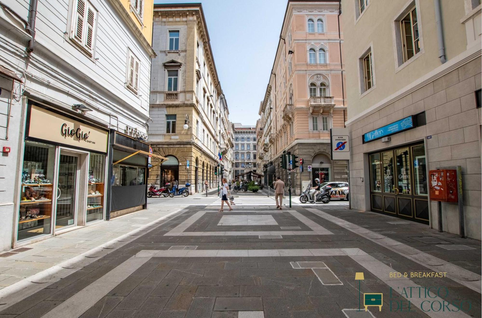 L'Attico Del Corso Apartment Trieste Luaran gambar