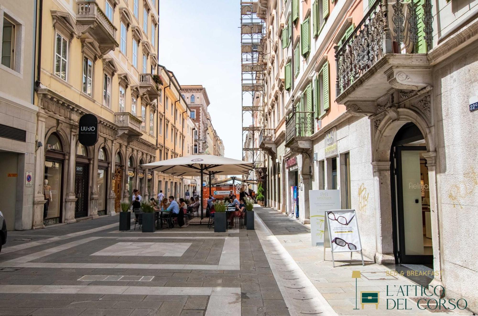 L'Attico Del Corso Apartment Trieste Luaran gambar